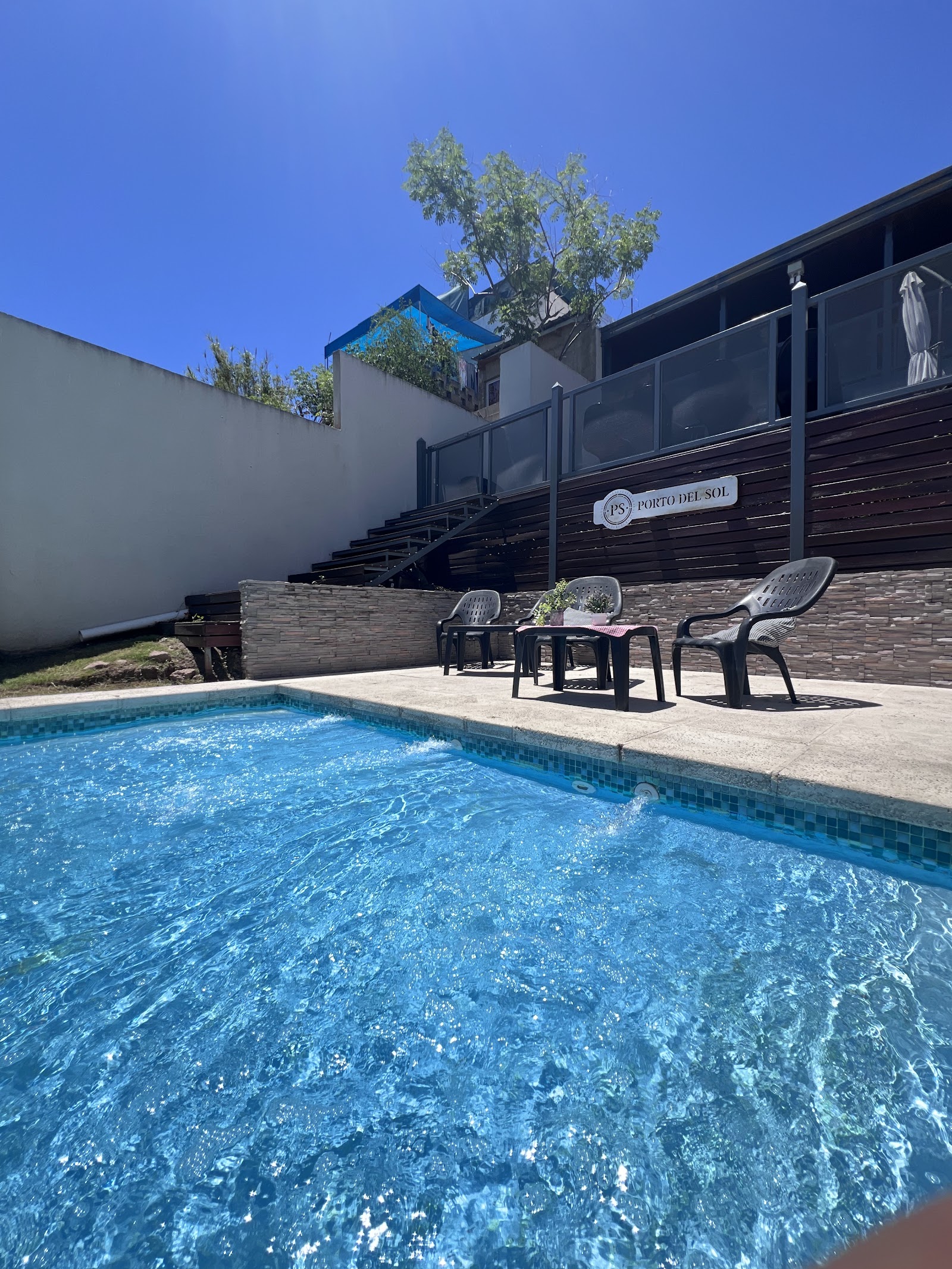 Pileta climatizada y deck al sol
